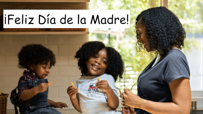 Young family with the text Feliz Dia de la Madre